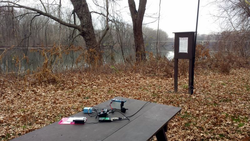 A conveniently-placed bulletin board served as my antenna support.