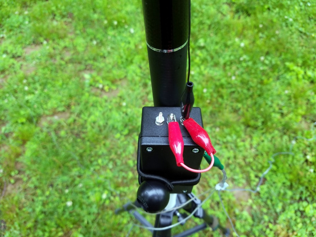 The antenna matching unit. The red jumper is used to change bands.