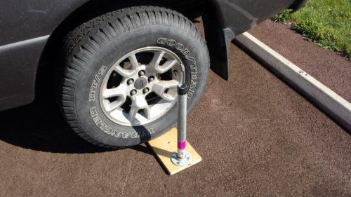 Figure 3. Drive onto the mount and screw in the pipe.