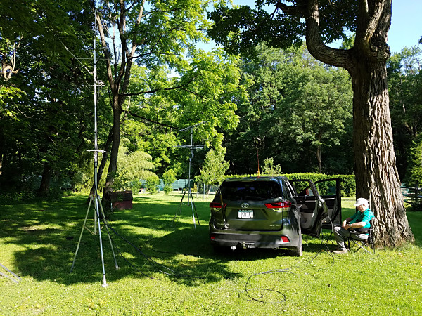 K3YTR setting up his VHF/UHF antennas