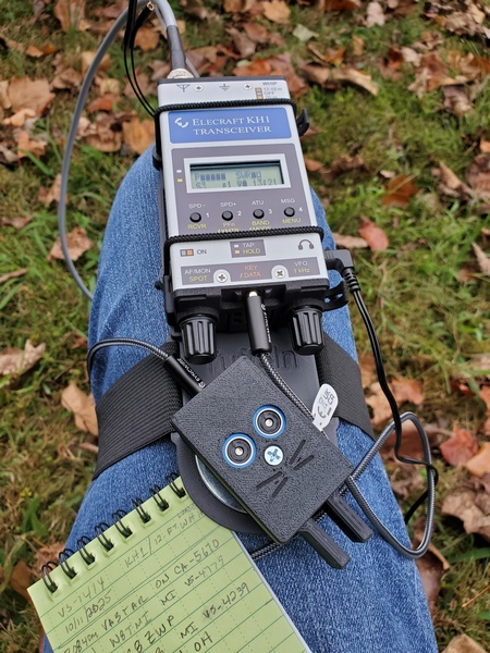 The KH1 and CWMouse paddles mounted on the Tufteln KH1 Knee Board